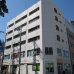 【ナゴヤビル】1階36.30坪 東区東桜２丁目、大通沿い東南角地の採光良好ビル