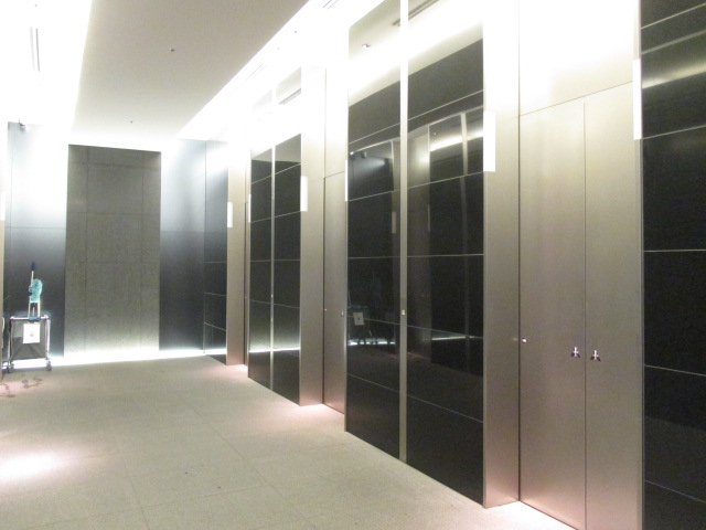 １階エレベーターホール