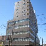 【共栄ビル】8階14.78坪(2DK) 東区東大曽根町、エントランスリニューアル済み大型ビル
