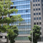 【丸の内伏見通ビル】1階40.56坪 中区丸の内１丁目、伏見通沿いの築浅ガラス張りハイグレードビル