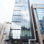 【椿町ビル】2階9.88坪 中村区椿町、南西角地のガラス張り新築オフィスビル