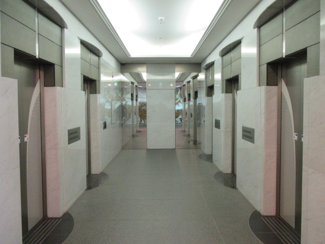１階エレベーターホール